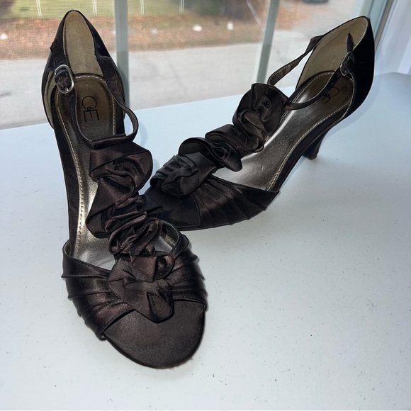 Cause & Effect Black Heels - Picture 4 of 6